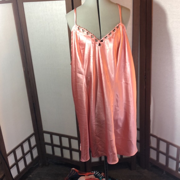 Gloria Vanderbilt negligee sz 30/33 pink with hearts at neck/spaghetti  straps - Picture 8 of 12